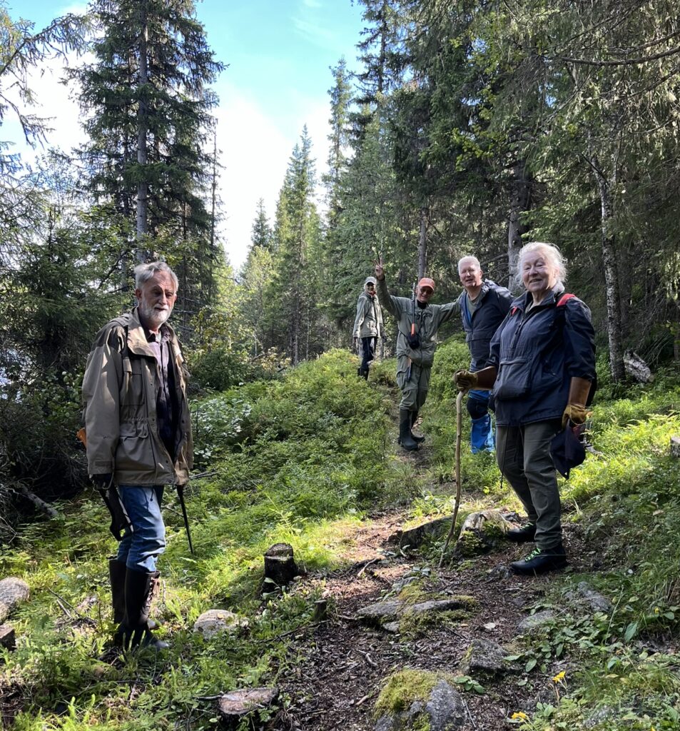 Fornøyde ryddere etter endt sjau.