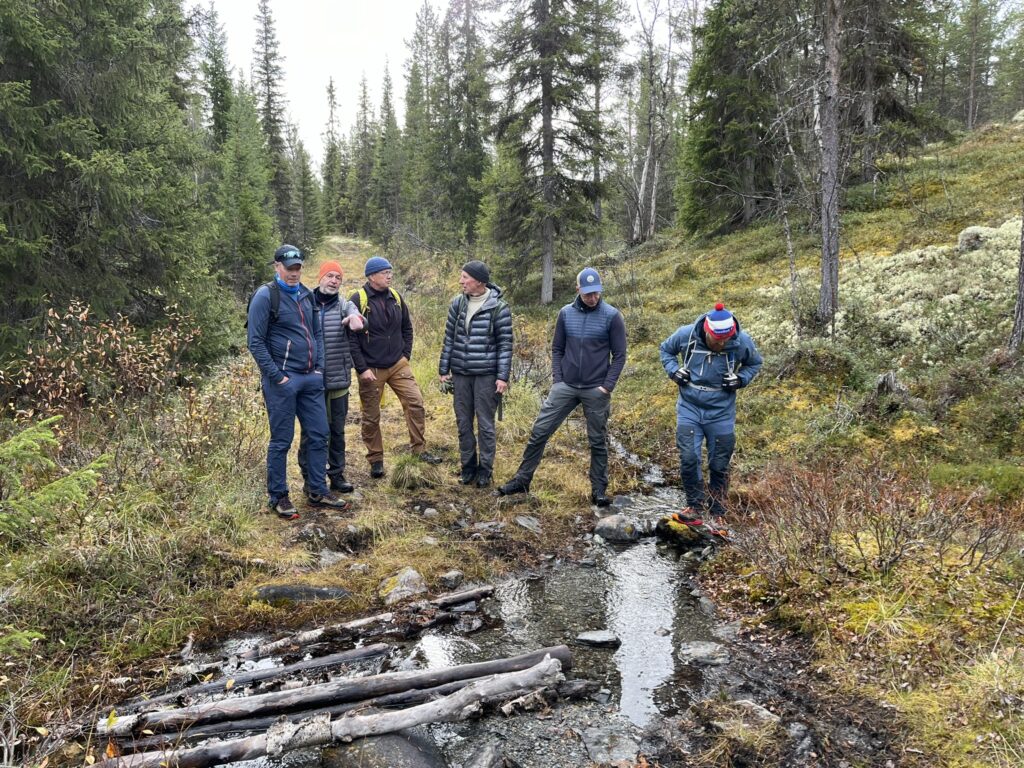 Fra venstre: Rolf Hustvedt og Georg Megrund (Espedalen sti- og løypelag). Arthur Bredli og Øyvind Fjellvang (Espedalen turløyper), Stein Egil Granli (Langsua nasjonalparkforvaltning) Bjørn Kjellsson Sletten (Sør-Fron kommune),